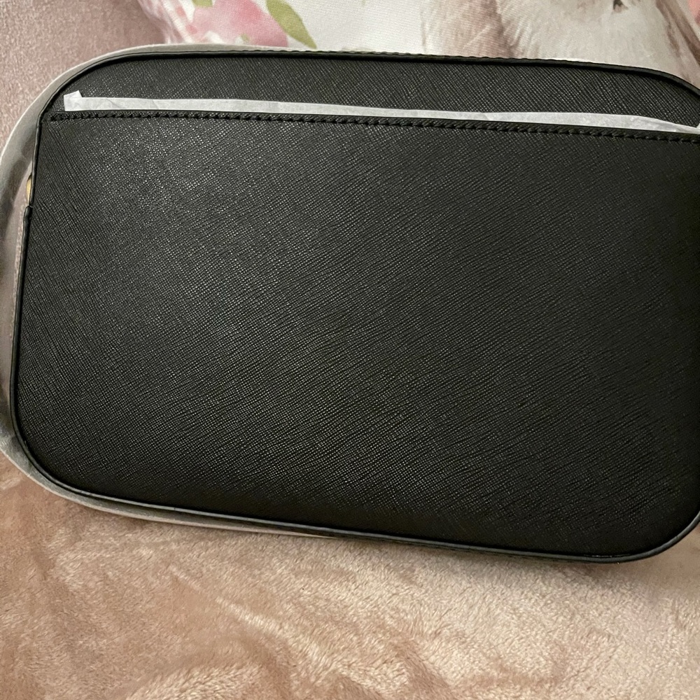 Michael Kors jet set crossbody with chain NWT - Picture 2 of 4